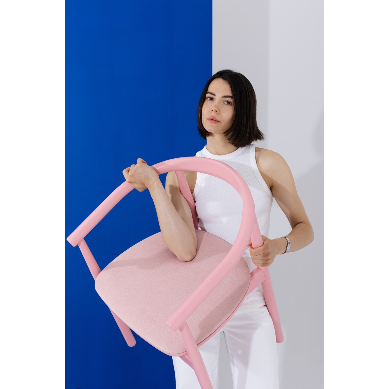 Дизайнерський обідній стілець Calm Pink Edition з мʼяким сидінням